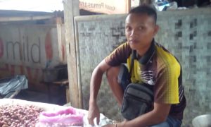 pasarkaligondang-penjual-sayur