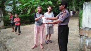 kapolsek kaligondang bagi takjil