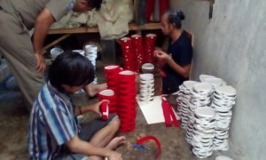 proses pembuatan kotak perhiasan