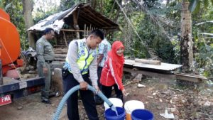 distribusi air bersih di selakambang