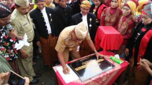 cilapar peresmian gapura berwibawa