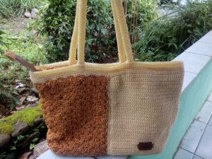 tas coklat kalika rajut